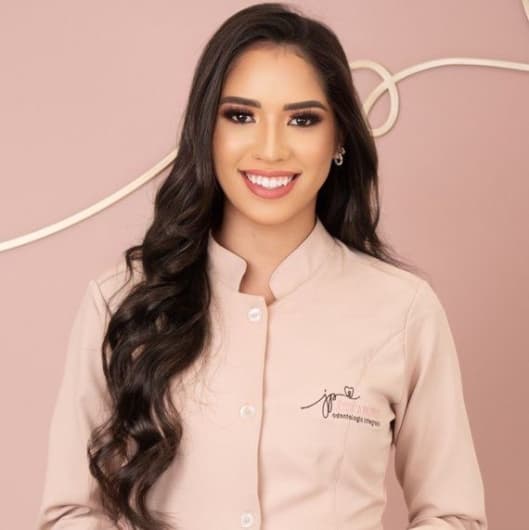 Dr(a). Dra. Alana Brito - Especialista em Lentes de Contato Dental em Parnamirim