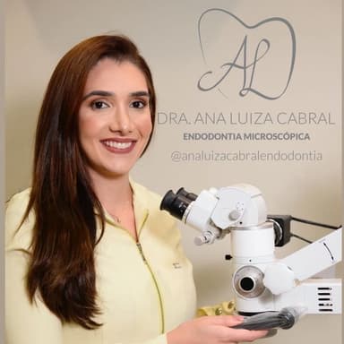 Dra. Ana Luiza Cabral — especialista em lente de contato dental