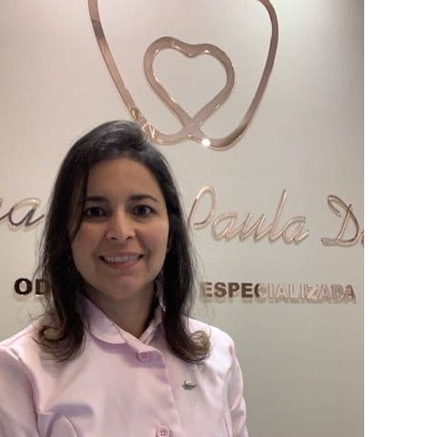 Dr(a). Dra. Ana Paula de Oliveira Dias - Especialista em Lentes de Contato Dental em Rio de Janeiro