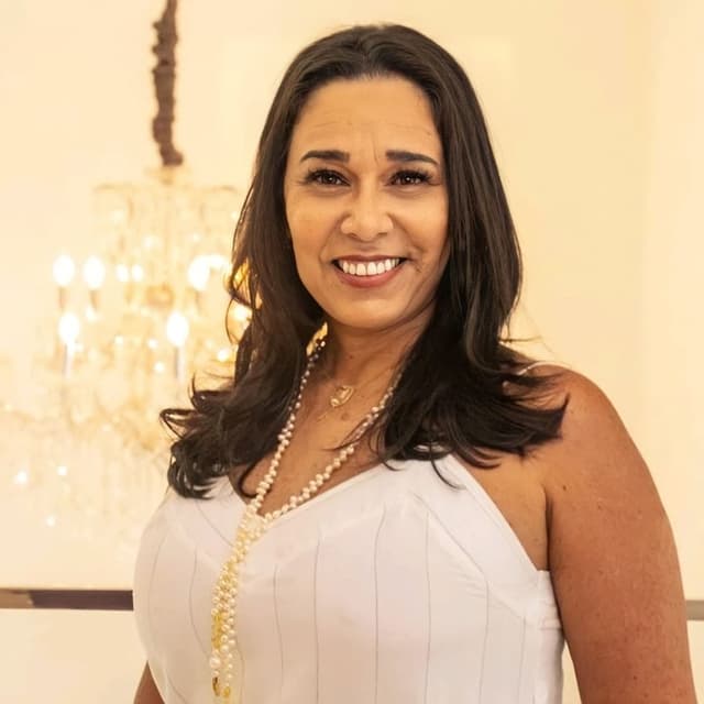 Clínica de Dra. Ana Virgínia Pinheiro — especialista em facetas de porcelana e lentes de contato dental em Fortaleza, CE