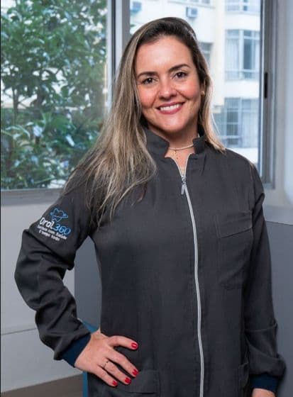 Dr(a). Dra. Camila Jatobá Amorim - Especialista em Lentes de Contato Dental em Rio de Janeiro