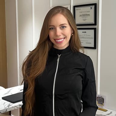 Dra. Camila Springmann — especialista em lente de contato dental