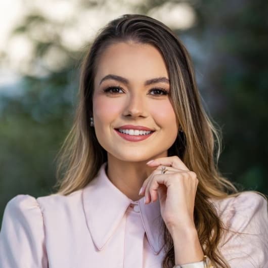 Dr(a). Dra. Carolina Kempers - Especialista em Lentes de Contato Dental em Sinop