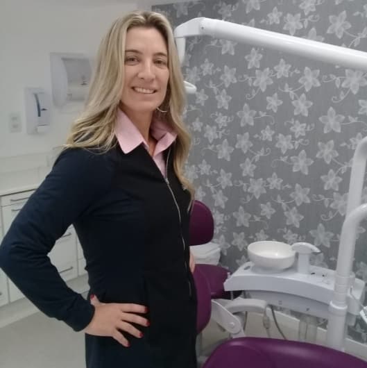 Dr(a). Dra. Daniella Amaral - Especialista em Lentes de Contato Dental em Rio de Janeiro