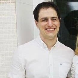 Clínica de Dr. Danilo Carinhani Romanella — especialista em facetas de porcelana e lentes de contato dental em Ribeirão Preto, SP