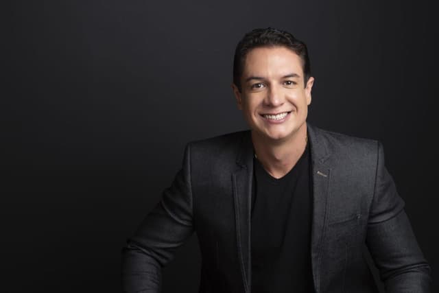 Clínica de Dr. Décio Carrilho — especialista em facetas de porcelana e lentes de contato dental em Barreiras, BA
