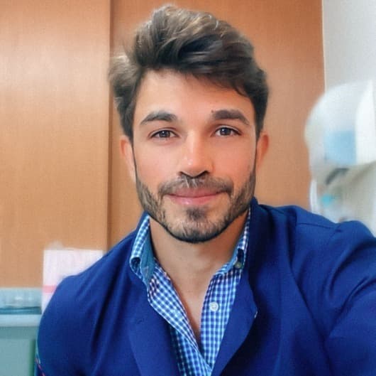 Clínica de Dr. Diorgillis Henrique — especialista em facetas de porcelana e lentes de contato dental em Vitória, ES