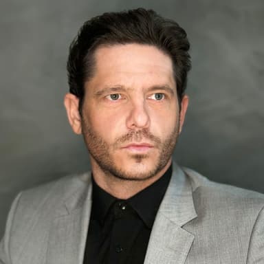 Dr. Gabriel Godoy Scripes — especialista em lente de contato dental