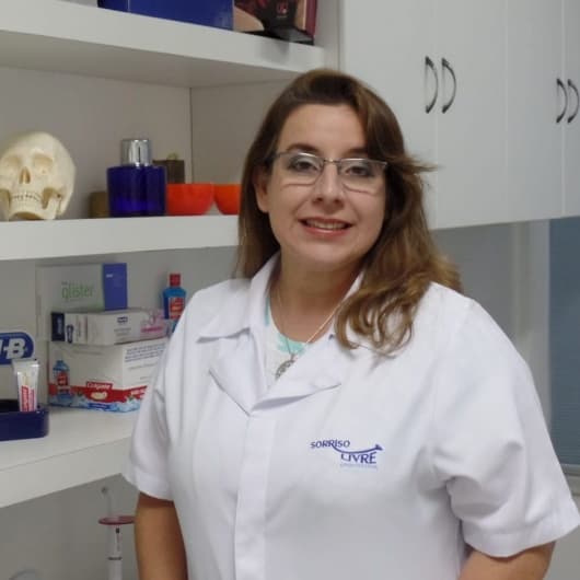 Clínica de Dra. Gersa Aparecida Domingues e Silva — especialista em facetas de porcelana e lentes de contato dental em Belo Horizonte, MG