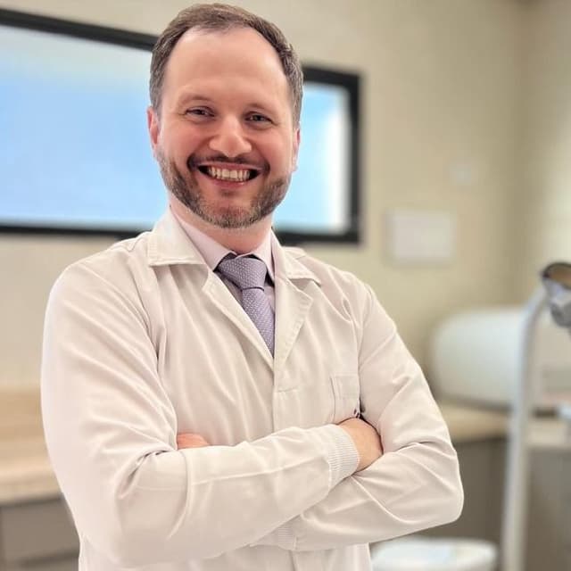 Clínica de Dr. Gerson Franco Rezende Jr. — especialista em facetas de porcelana e lentes de contato dental em Campo Grande, MS