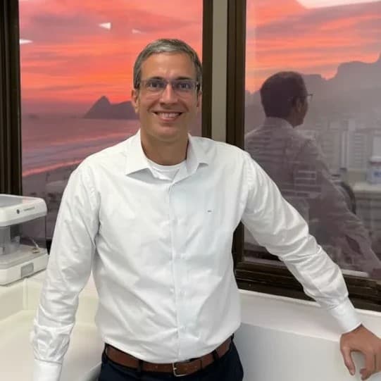 Dr(a). Dr. Guilherme Rothier - Especialista em Lentes de Contato Dental em Rio de Janeiro