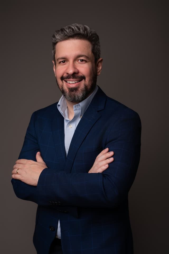 Clínica de Dr. Gustavo Bertholdo — especialista em facetas de porcelana e lentes de contato dental em Cuiabá, MT