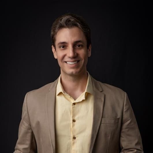 Dr(a). Dr. Gustavo Peripolli - Especialista em Lentes de Contato Dental em Rondonópolis
