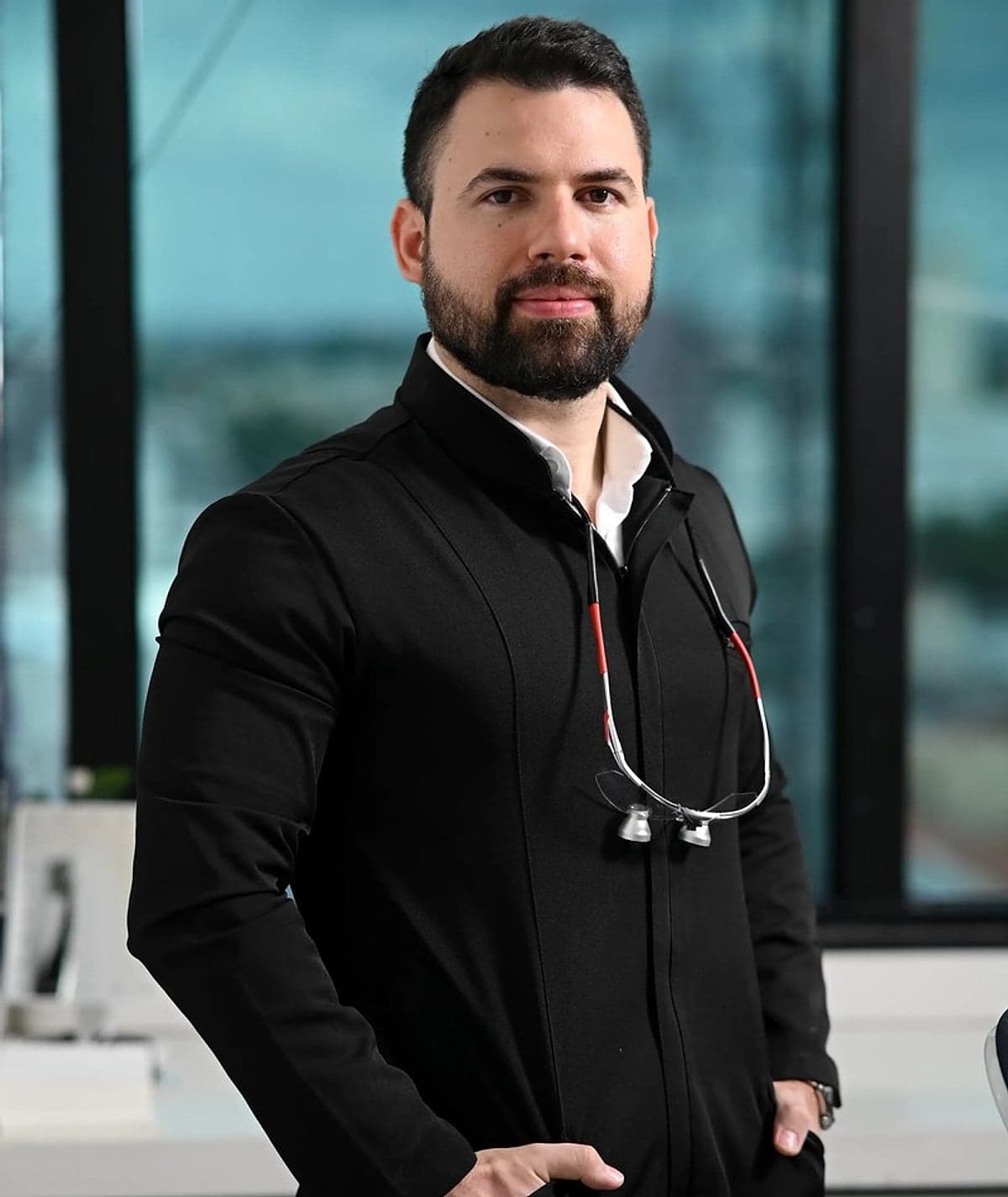 Dr(a). Dr. Gustavo Pinheiro - Especialista em Lentes de Contato Dental em Teresina