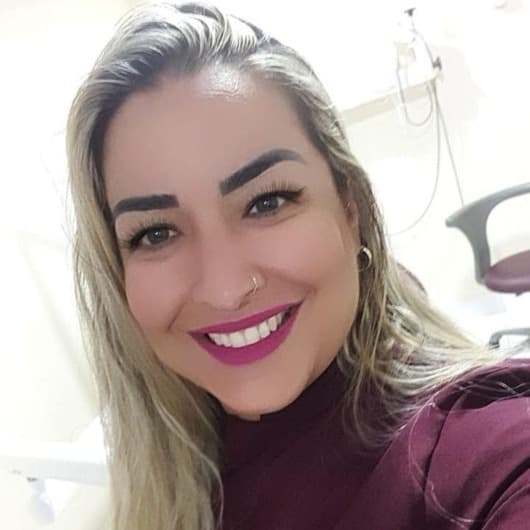 Clínica de Dra. Ialle Gurgel Borges — especialista em facetas de porcelana e lentes de contato dental em Macapá, AP