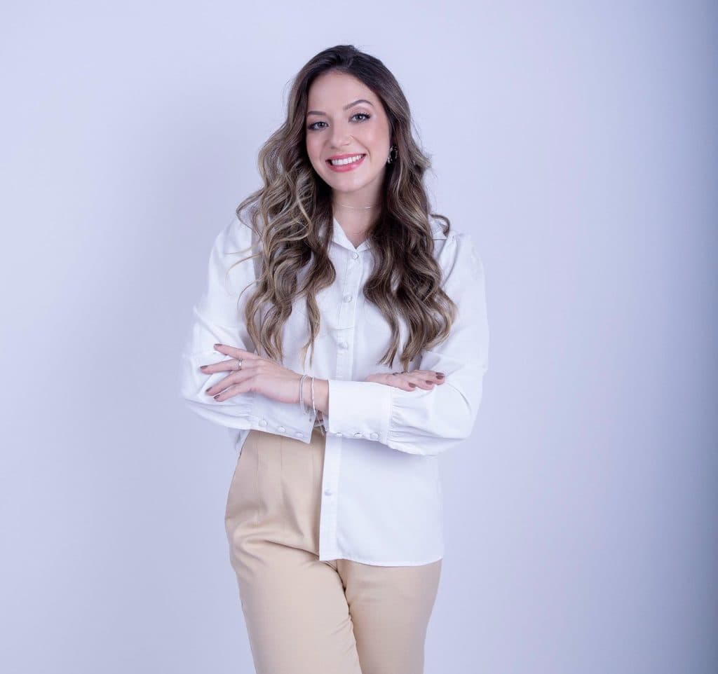 Dr(a). Dra. Isabella Alonso - Especialista em Lentes de Contato Dental em Campo Mourão