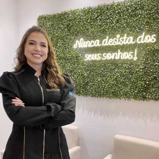 Dr(a). Dra. Isabella Fonseca - Especialista em Lentes de Contato Dental em Teresina
