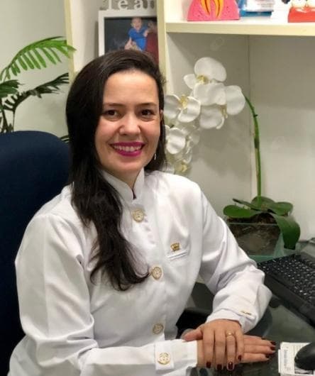 Dr(a). Dra. Izamara Portela Lima - Especialista em Lentes de Contato Dental em Santarém