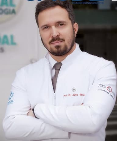 Dr. Júnio Silva — especialista em lente de contato dental
