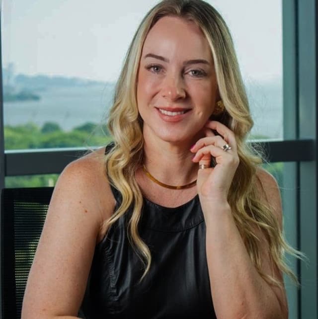 Clínica de Dra. Karin Astrid — especialista em facetas de porcelana e lentes de contato dental em Porto Alegre, RS