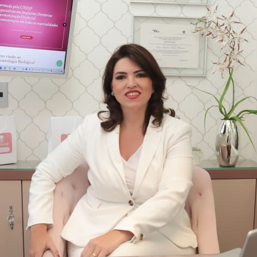 Dr(a). Dra. Kátia Bertti - Especialista em Lentes de Contato Dental em São José dos Campos