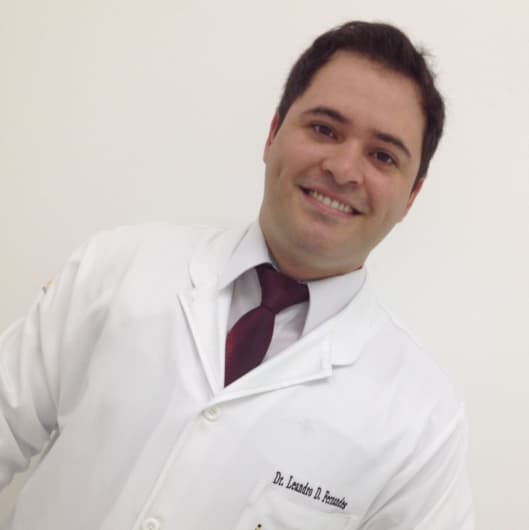 Dr(a). Dr. Leandro Fernandes - Especialista em Lentes de Contato Dental em Maringá