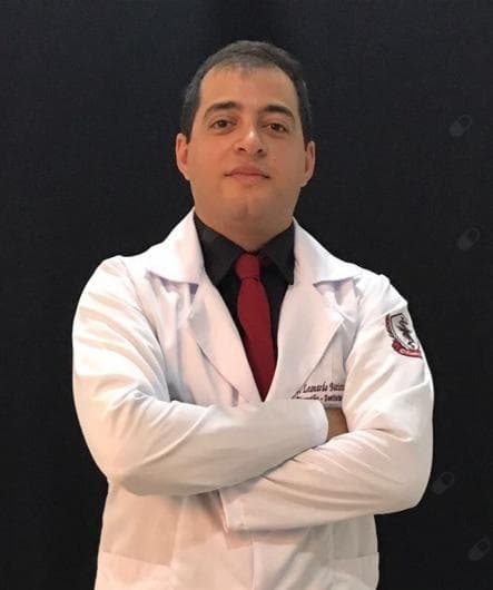 Clínica de Dr. Leonardo Batista — especialista em facetas de porcelana e lentes de contato dental em Petrolina, PE