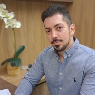 Dr(a). Dr. Leonardo Reberte - Especialista em Lentes de Contato Dental em Guarulhos