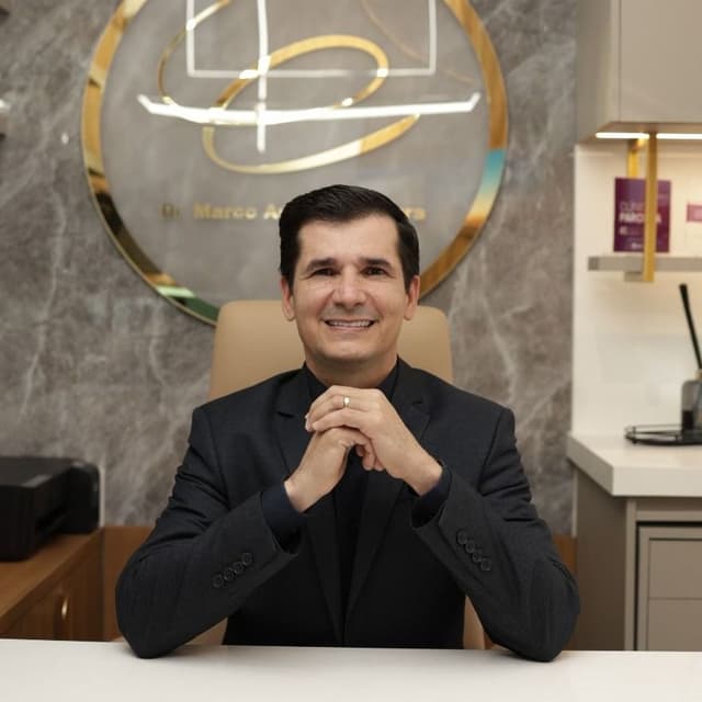 Clínica de Dr. Marco Aurélio Ferreira — especialista em facetas de porcelana e lentes de contato dental em Goiânia, GO
