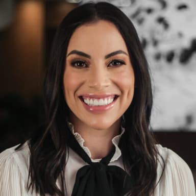 Dra. Pamela Almeida — especialista em lente de contato dental