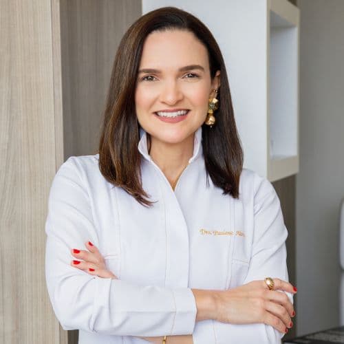 Dr(a). Dra. Paulene Alves - Especialista em Lentes de Contato Dental em Maceió