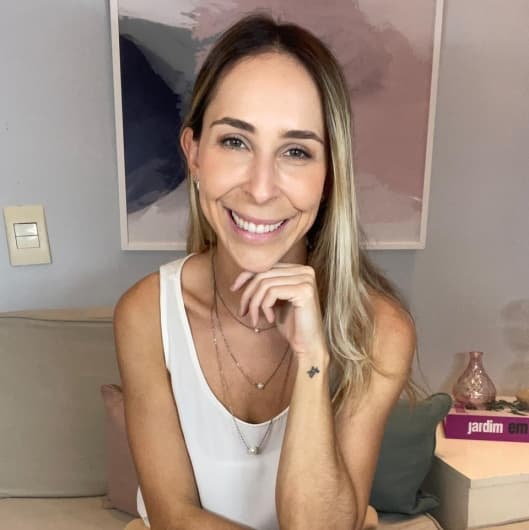 Dr(a). Dra. Rafaela Job - Especialista em Lentes de Contato Dental em Rio de Janeiro