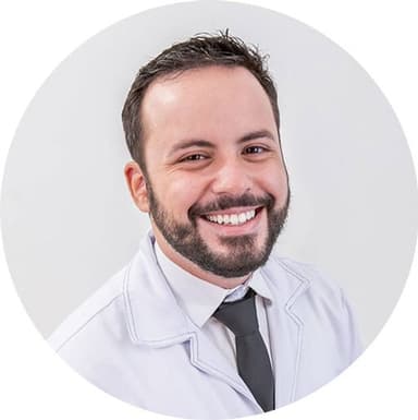 Dr. Rowan Vilar — especialista em lente de contato dental