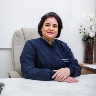 Dra. Samya Cabral — especialista em lente de contato dental