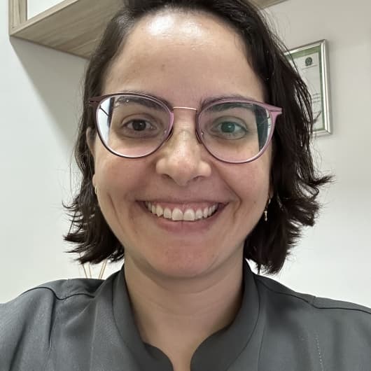 Dr(a). Dra. Thaís Miguez - Especialista em Lentes de Contato Dental em Rio de Janeiro