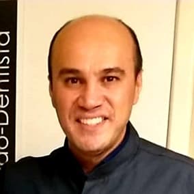 Dr. Thales Fontenele — especialista em lente de contato dental