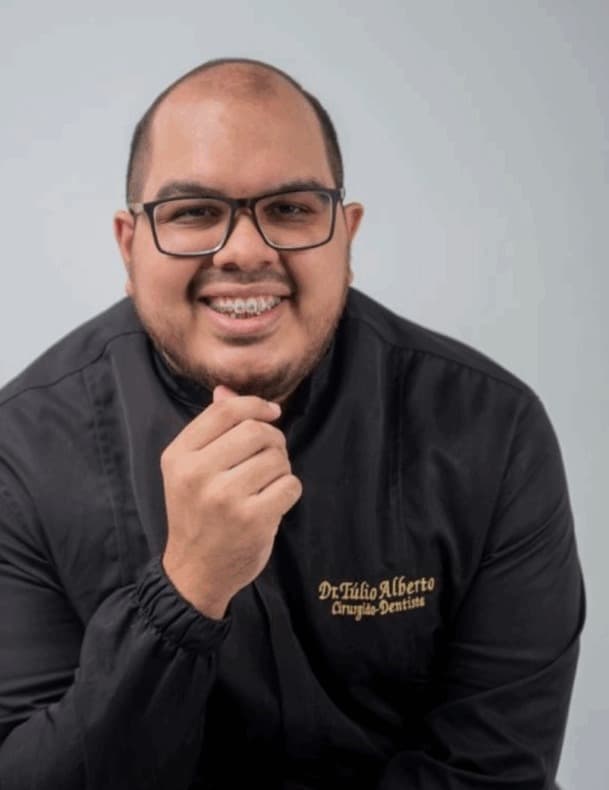Clínica de Dr. Túlio Alberto da Silva — especialista em facetas de porcelana e lentes de contato dental em Natal, RN