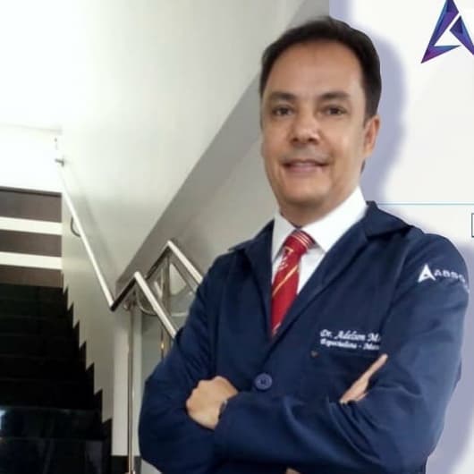 Dr(a). Dr. Adelson Mota de Aguiar - Especialista em Lentes de Contato Dental em Araguaína
