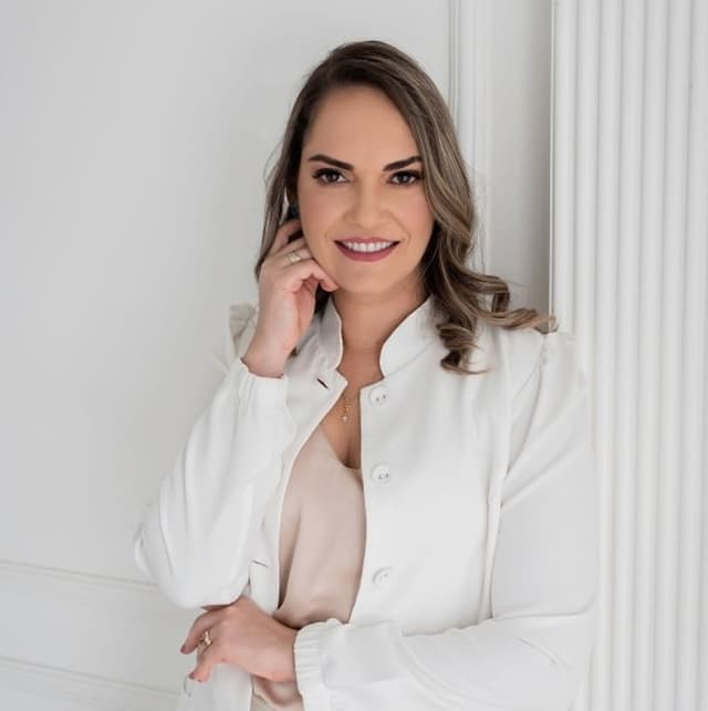 Clínica de Dra. Adriana Britto — especialista em facetas de porcelana e lentes de contato dental em Fortaleza, CE