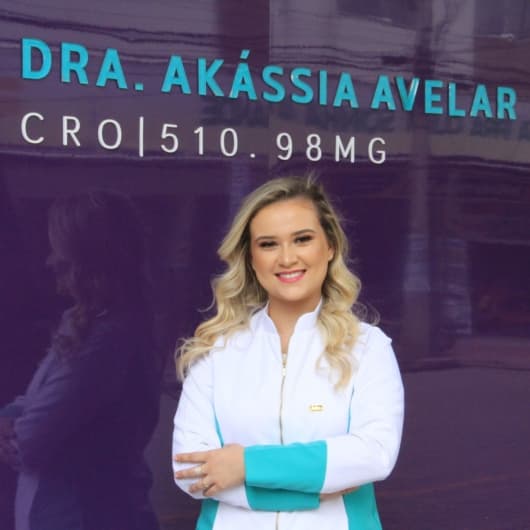 Dr(a). Dra. Akássia Avelar - Especialista em Lentes de Contato Dental em Governador Valadares