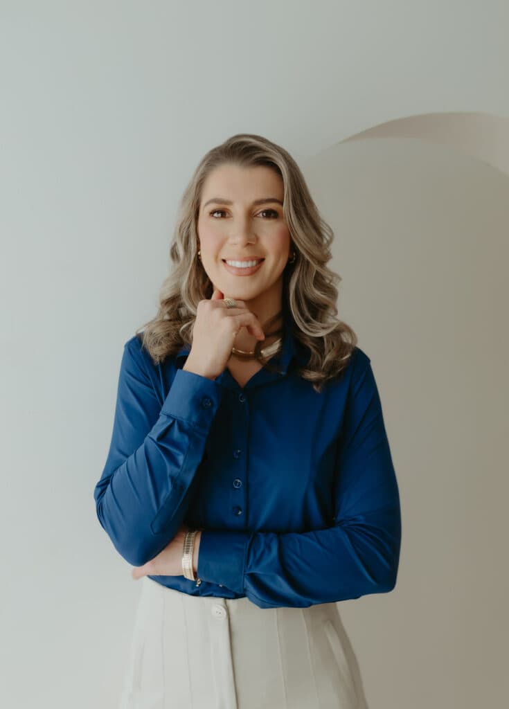 Dr(a). Dra. Aline Mantovani - Especialista em Lentes de Contato Dental em Taubaté