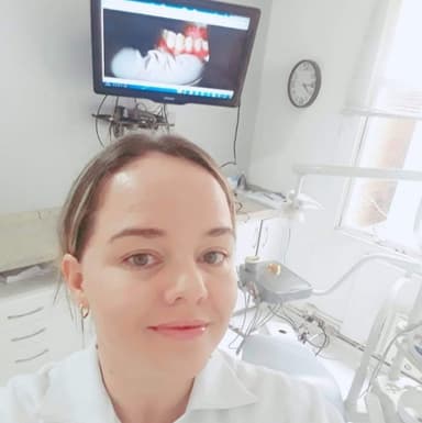 Dra. Amanda Rocha — especialista em lente de contato dental