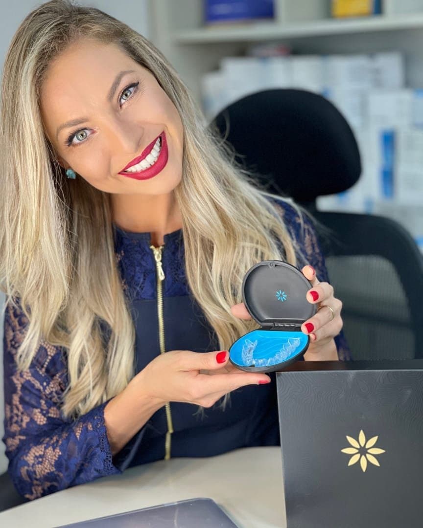 Dr(a). Dra. Amanda Viecilli - Especialista em Lentes de Contato Dental em Canoas