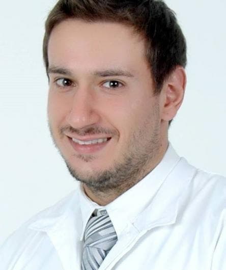 Dr(a). Dr. André Pimenta - Especialista em Lentes de Contato Dental em Cornélio Procópio