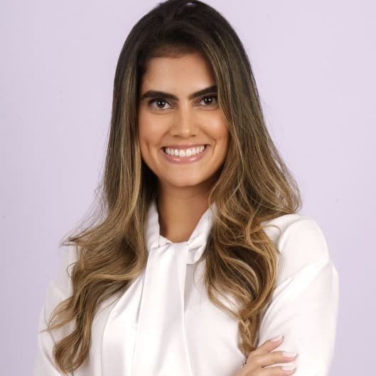 Clínica de Dra. Bruna Chrispim — especialista em facetas de porcelana e lentes de contato dental em Florianópolis, SC