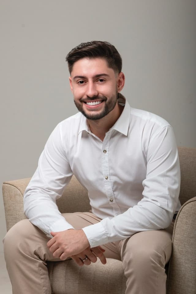 Clínica de Dr. Carlos Ramos — especialista em facetas de porcelana e lentes de contato dental em Uberlândia, MG