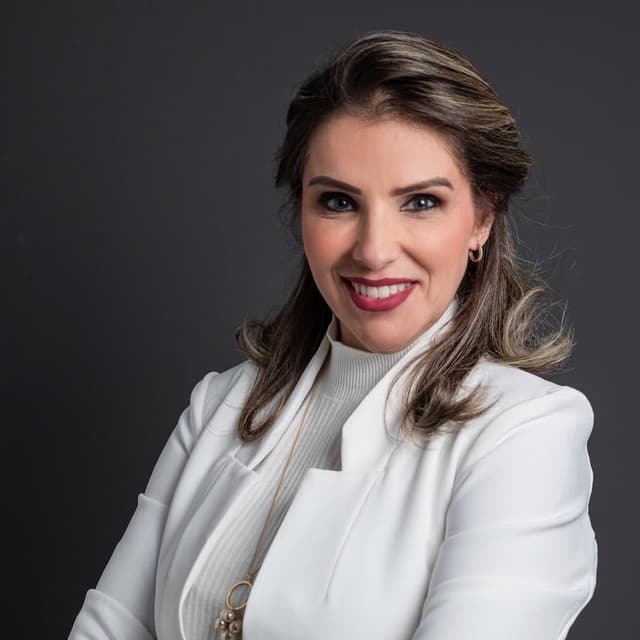 Clínica de Dra. Christine Rocha — especialista em facetas de porcelana e lentes de contato dental em Caxias do Sul, RS