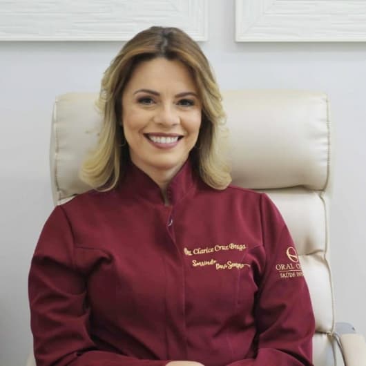 Dr(a). Dra. Clarice Cruz Braga - Especialista em Lentes de Contato Dental em Campos dos Goytacazes
