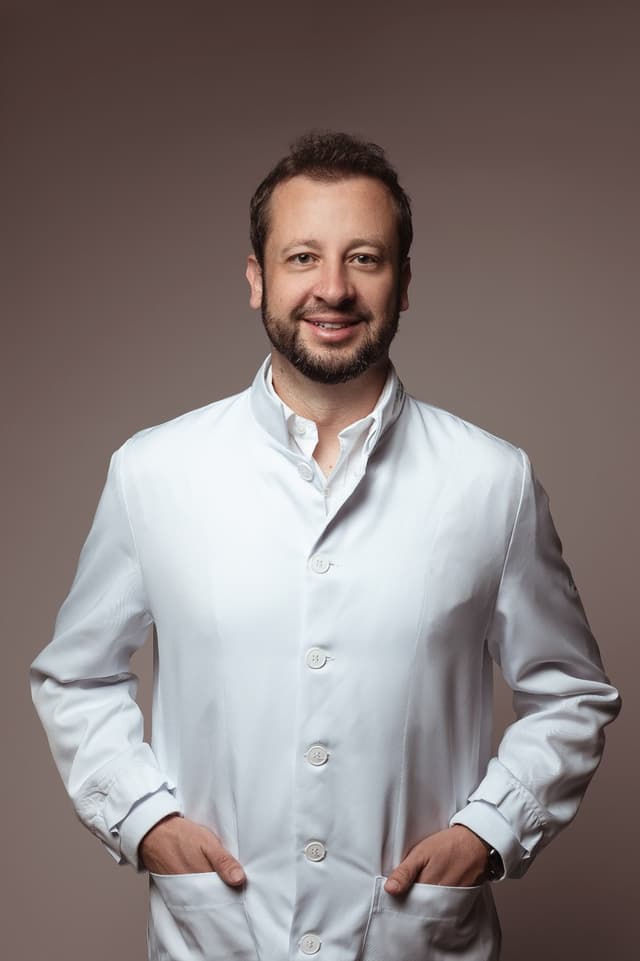 Clínica de Dr. Diego Ache — especialista em facetas de porcelana e lentes de contato dental em Gramado, RS
