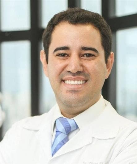 Clínica de Dr. Diogo Monteiro Chíxaro — especialista em facetas de porcelana e lentes de contato dental em Manaus, AM